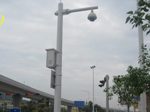 感動：道路視頻監控系統拍下馬路上特別的一幕