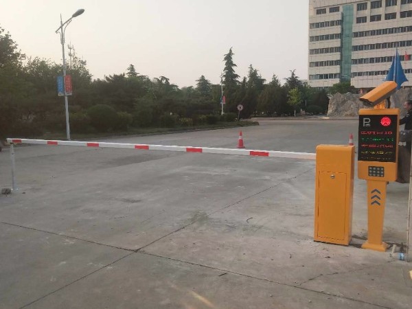 智能停車場管理系統:提升停車場管理效率，節省停車時間、輕松停車